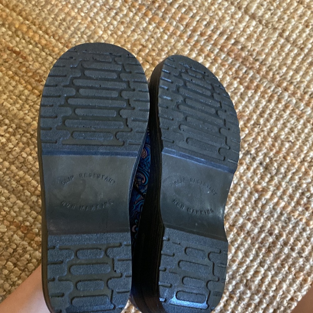 Clogs - Picture 2 of 3